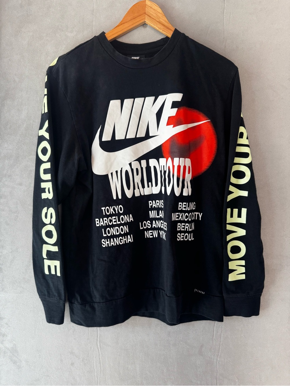 Nike Worldwide Sweatshirt Men M Black Move Your Sole Graphic Streetwear